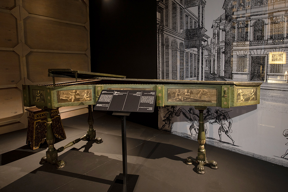鶹Ƶ Museum sends 16th-century harpsichord to Oman